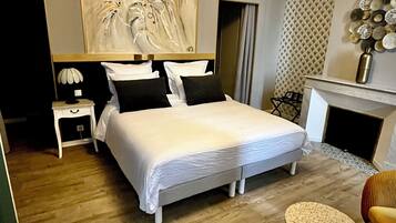 Habitació doble, vistes al jardí | Espai de treball apte per a portàtils, cortines opaques i wifi gratuïta