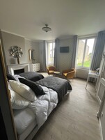 Double Room, Garden View | Laptop workspace, blackout drapes, free WiFi