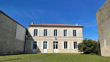 Façana frontal de l'allotjament