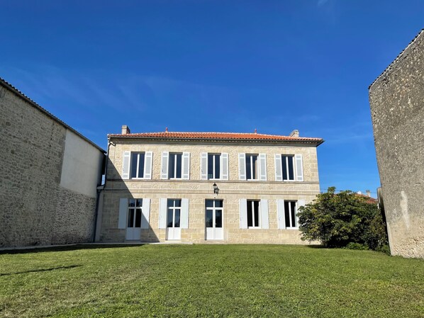 Front of property - Le Rococo (Couquèques)