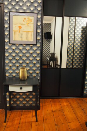 Double Room, Garden View | Laptop workspace, blackout curtains, free WiFi