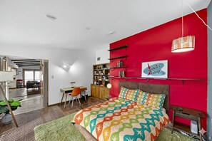 4 bedrooms, iron/ironing board, Internet, bed sheets