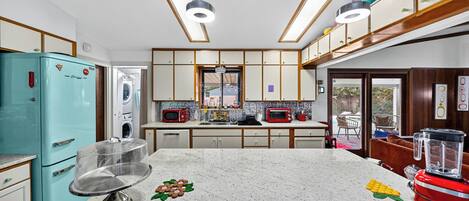 Microonde, forno, piano cottura, lavastoviglie