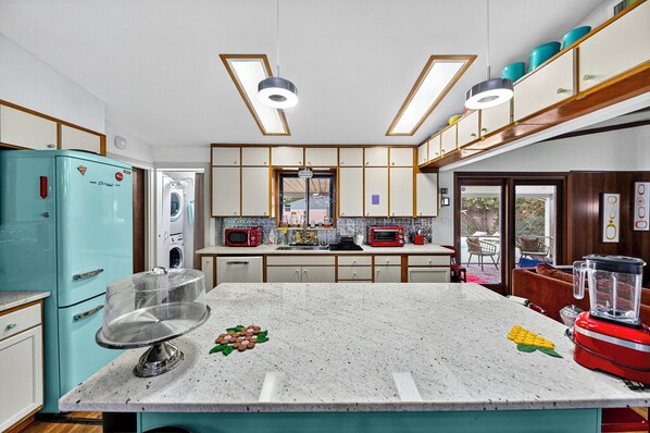 電子レンジ、オーブン、コンロ、食器洗い機