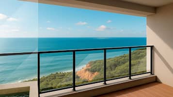 Superior Plus com Banheira na Varanda - Vista Mar | Cofres nos quartos, cortinas blackout, Wi-Fi de cortesia