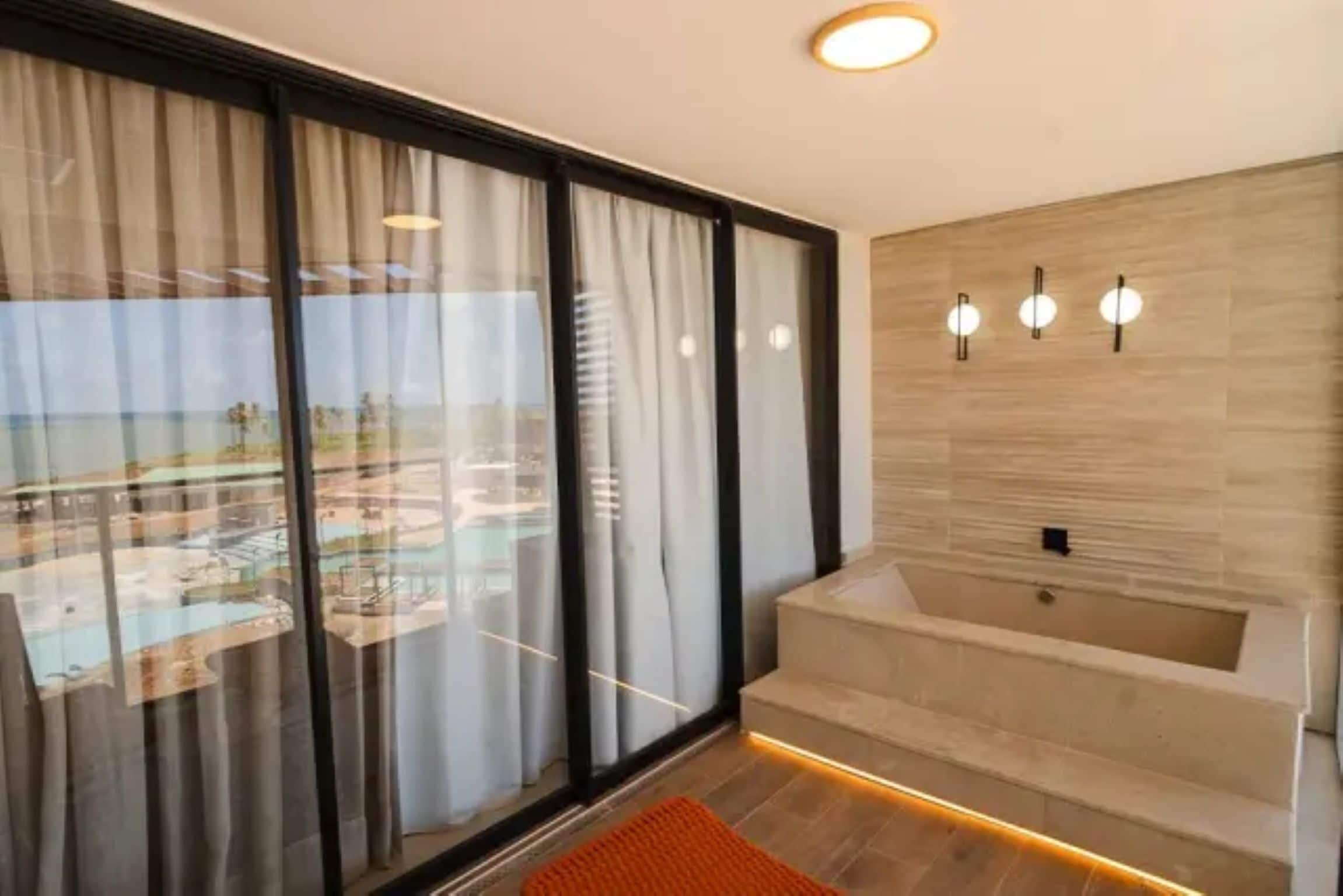 Minibar, két bảo mật tại phòng, màn/rèm cản sáng 