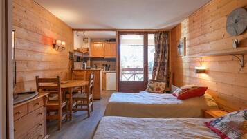 BĂŒgeleisen/BĂŒgelbrett, WLAN, BettwĂ€sche