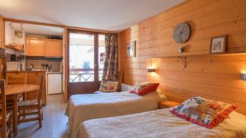 BĂŒgeleisen/BĂŒgelbrett, WLAN, BettwĂ€sche