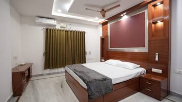 4 makuuhuonetta, silitysrauta/-lauta, Wi-Fi, vuodevaatteet