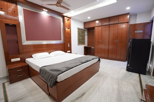 Stylish 4-Bedroom Family Getaway: Luxury Living!