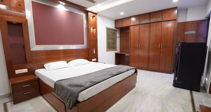 Stylish 4-Bedroom Family Getaway: Luxury Living!