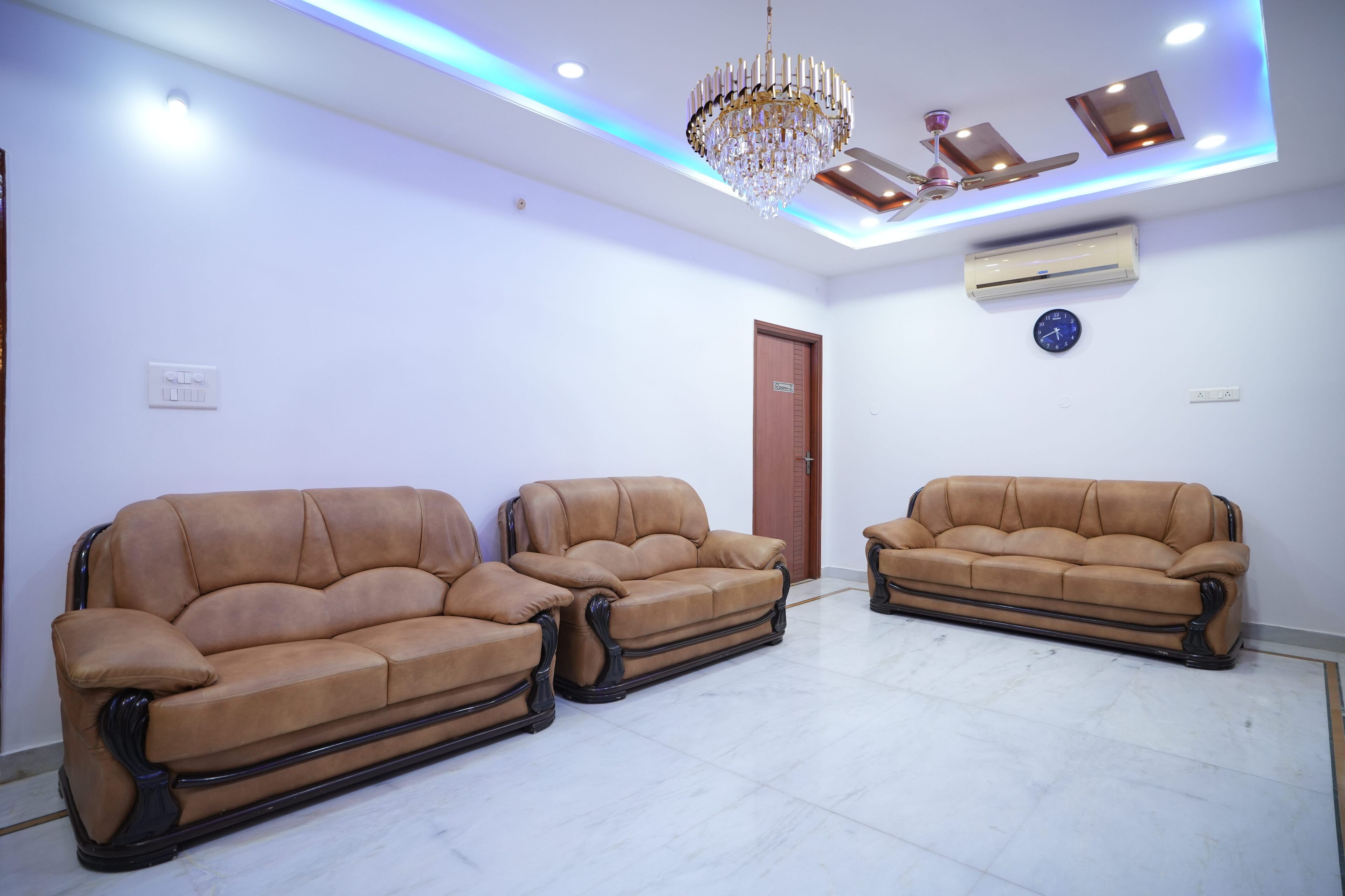 Stylish 4-bedroom Family Getaway: Luxury Living! - Hyderabad