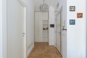 Interior - The Bougainvillea tourist lease (Roma)