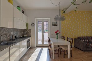 Jääkaappi, uuni, liesi, astianpesukone