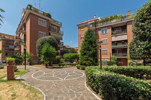 Exterior - The Bougainvillea tourist lease (Roma)