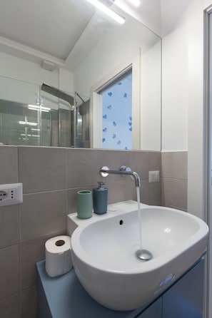 Shower, eco-friendly toiletries, hair dryer, bidet