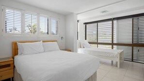 2 عدّة غرف نوم ومكواة/لوح كي وواي فاي مجانًا وملاءات أسرّة