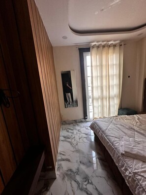 Luxury Double Room, City View | Free WiFi - Hotel Kapil Royal Inn (Haridwar)
