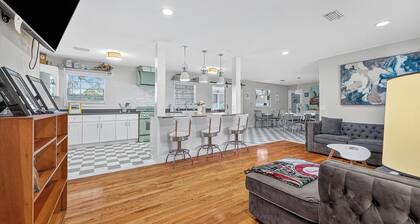 Retro Style River house in Milton Florida on Beautiful Black Water River.