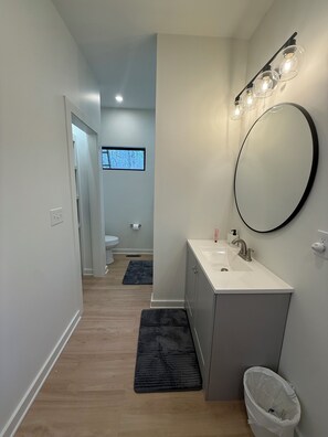 吹风机、毛巾、肥皂、洗发水