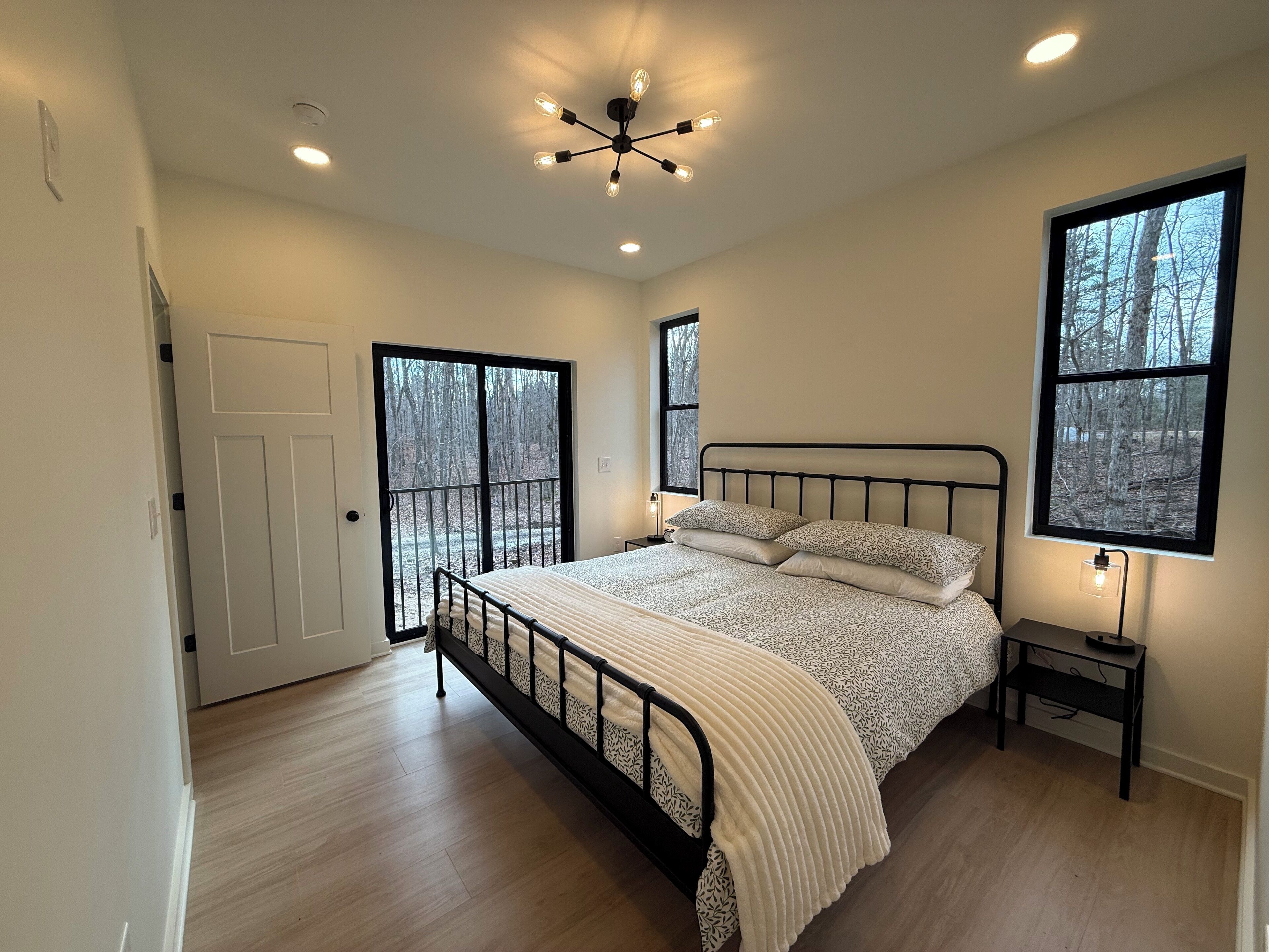 3 bedrooms, desk, iron/ironing board, free WiFi