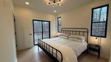 3 bedrooms, desk, iron/ironing board, free WiFi