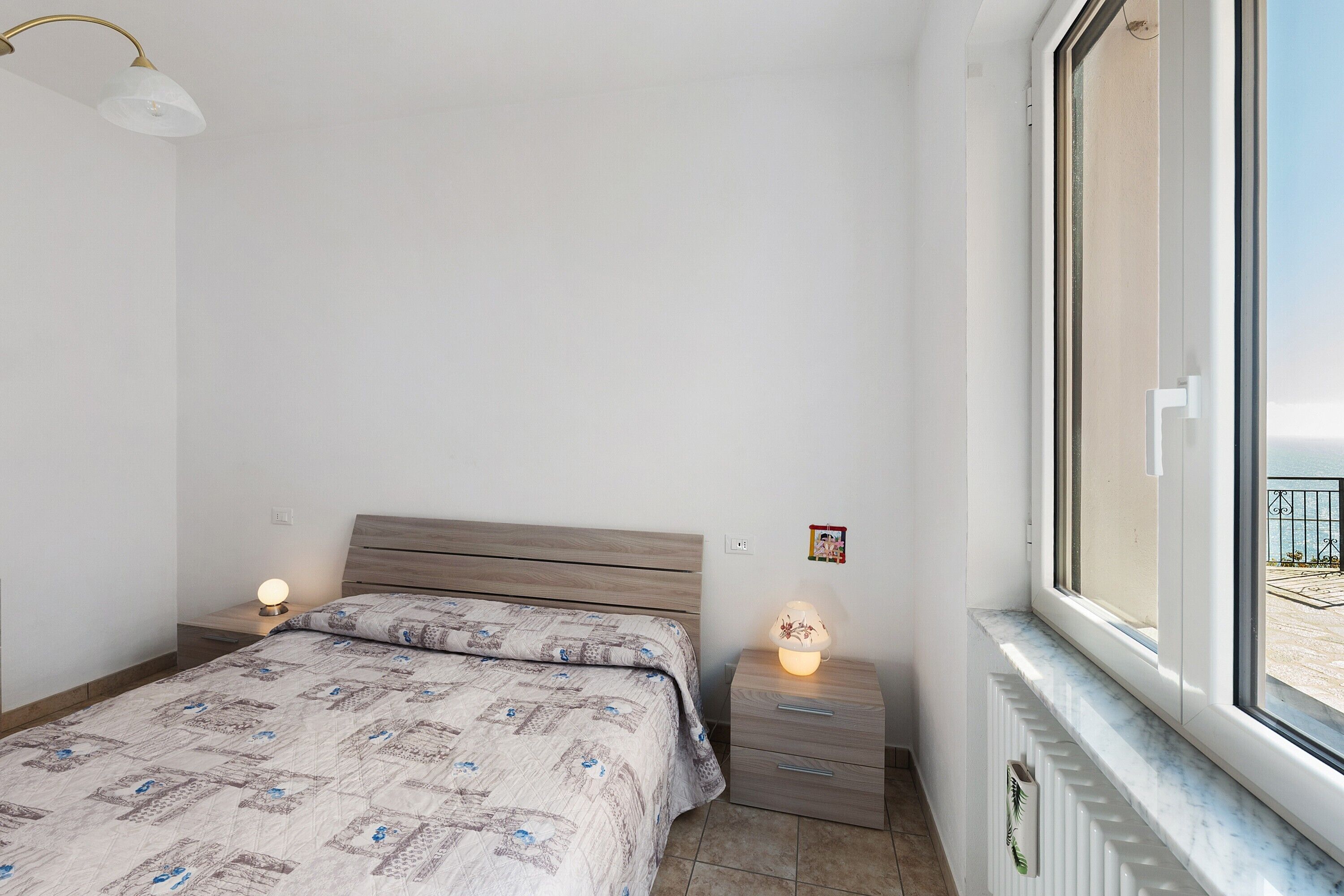 1 slaapkamer, een bureau, een strijkplank/strijkijzer, wifi