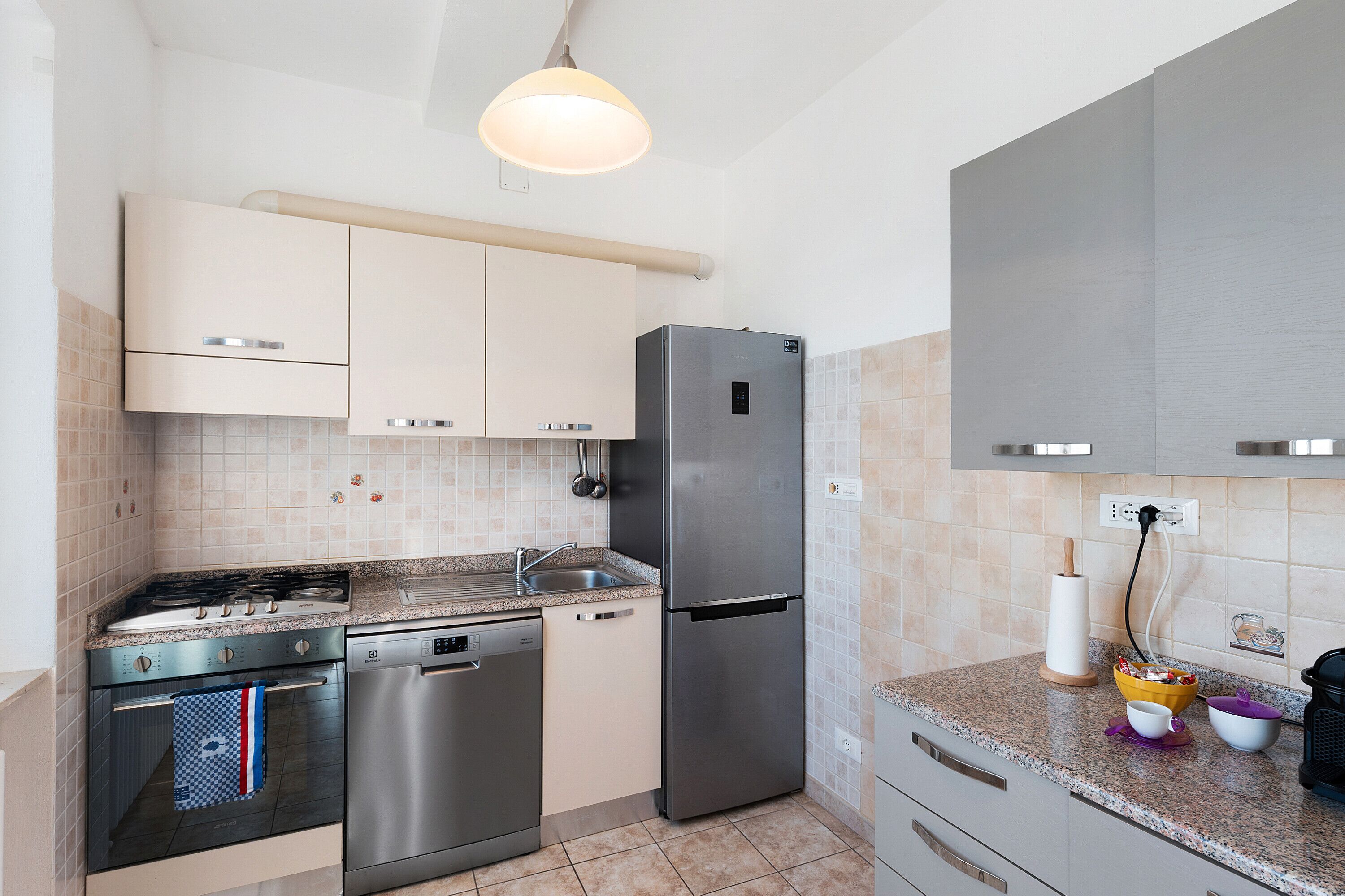 Refrigerador, microondas, horno y parrilla de estufa 