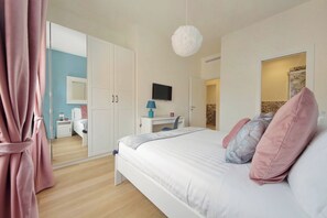 4 bedrooms, iron/ironing board, WiFi, bed sheets