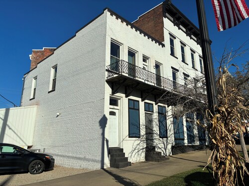 Peaceful apartment with AC in charming McConnelsville