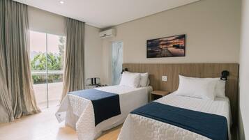 Twin com 02 camas de solteiro | In-room safe, desk, iron/ironing board, free WiFi