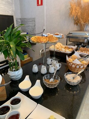 Free daily cooked-to-order breakfast  - Prosper Executive Hotel (Capivari)