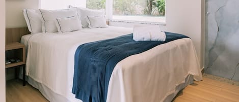 Suite Master com cama queen e banheira de hidromassagem | 房內夾萬、書桌、熨斗/熨衫板、免費 Wi-Fi