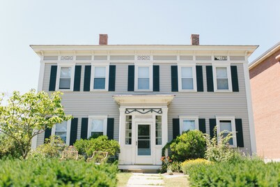 Beautiful Downtown Apartment in Bath