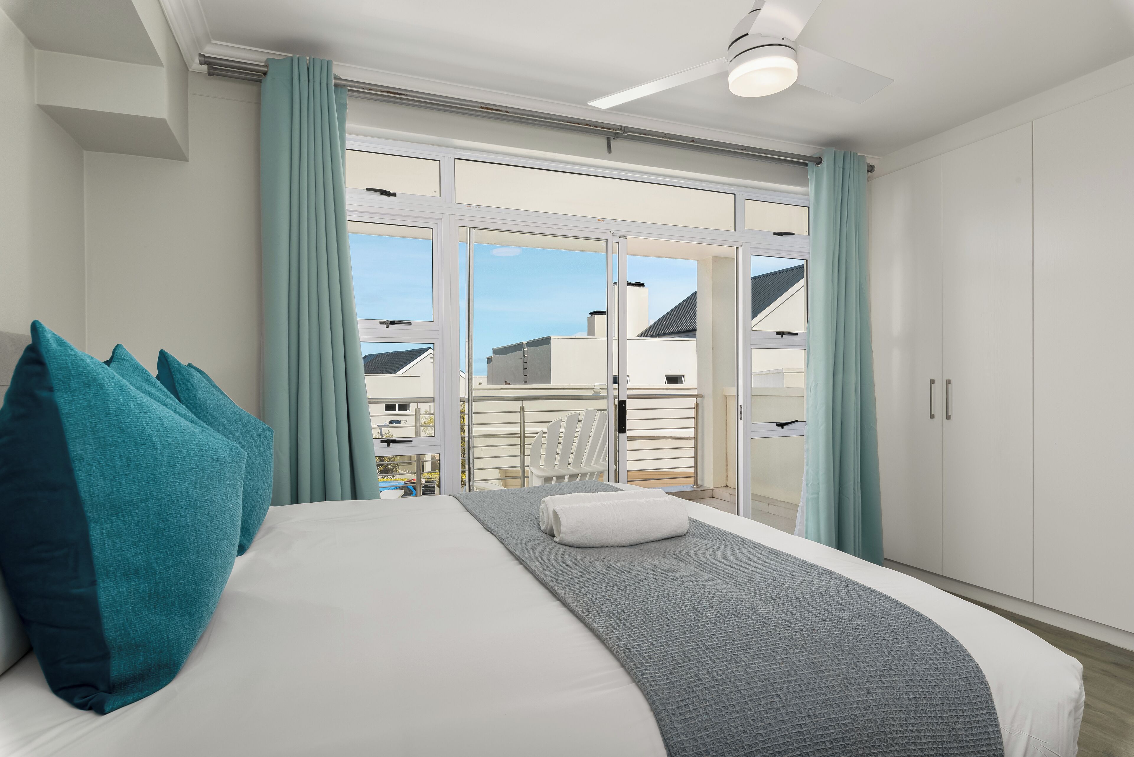 2 slaapkamers, een kluis op de kamer, een strijkplank/strijkijzer