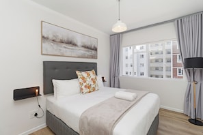 2 bedrooms, in-room safe, iron/ironing board, internet