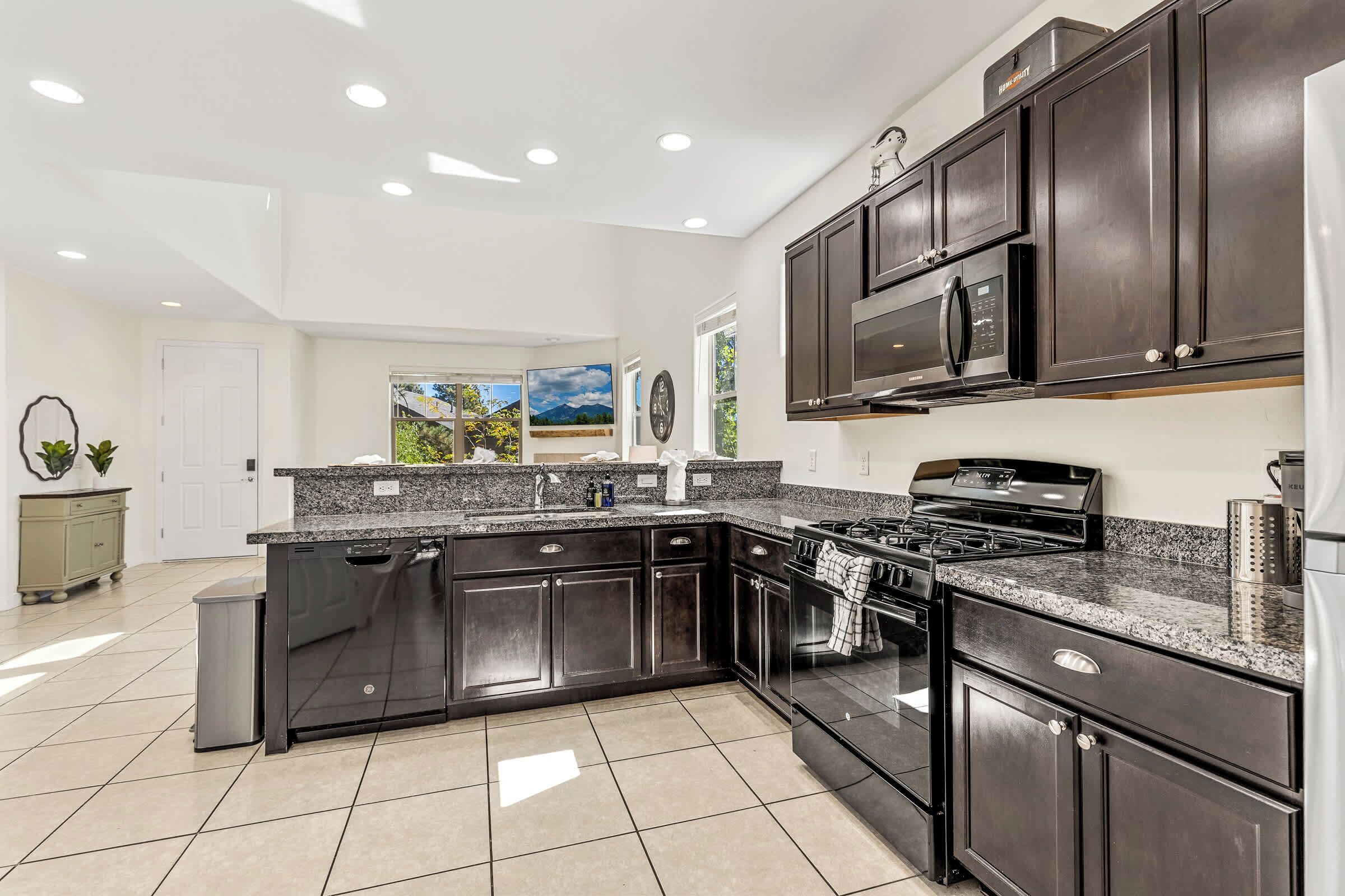 冰箱、微波炉、烤箱、洗碗机