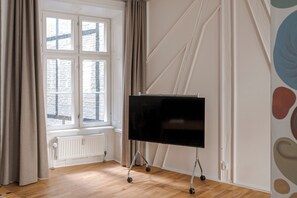 Superior Apartment, City View | Living room