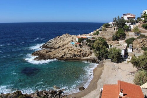 Captain's View Guesthouse: Aegean's heart unfolds in your eyes