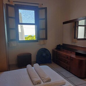 2 bedrooms, iron/ironing board, Internet