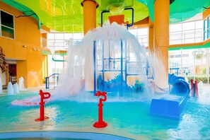 Lägenhet - 1 kingsize-säng med bäddsoffa (Splash 505E) | Pool | Utomhuspool och uppvärmd pool