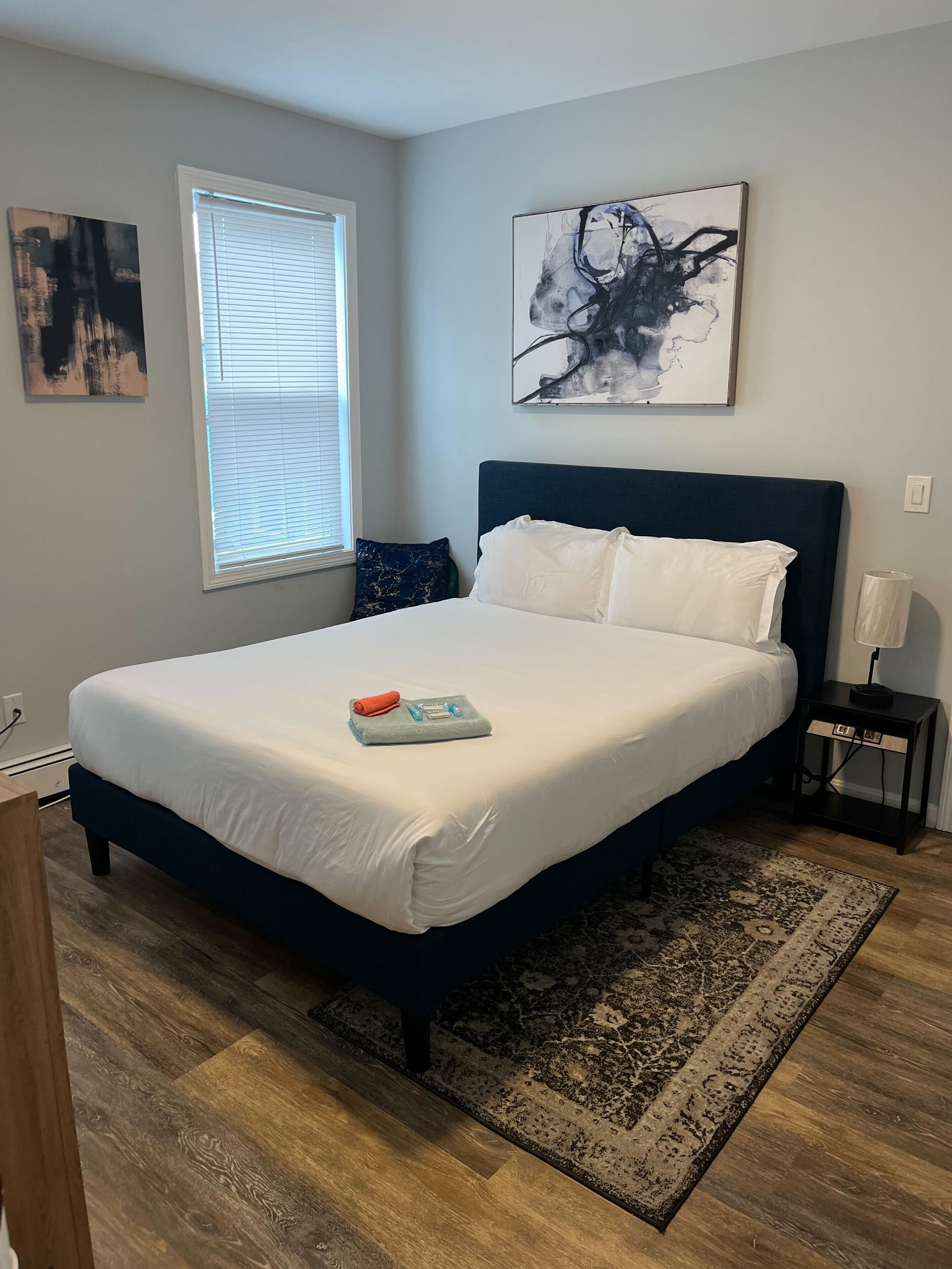 2 bedrooms, iron/ironing board, WiFi