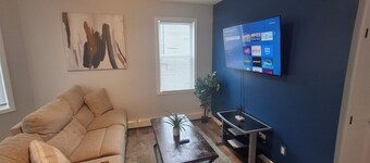 Dyad-Suite at Mt. Pleasant 2BR/1BA with Washer and Dryer Free parking WIFI