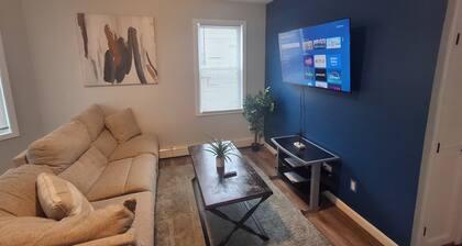 Dyad-Suite at Mt. Pleasant 2BR/1BA with Washer and Dryer Free parking WIFI