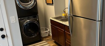 Dyad-Suite at Mt. Pleasant 2BR/1BA with Washer and Dryer Free parking WIFI