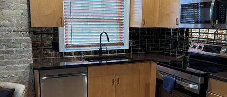 Micro-ondes, four, plaque de cuisson, lave-vaisselle