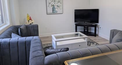 Cozy 2 Bedroom Retreat in South Surrey / White Rock.