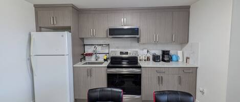 Micro-ondes, four, plaque de cuisson