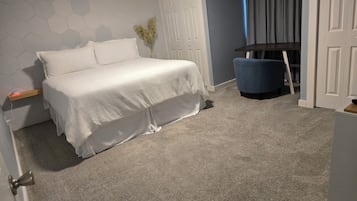 Desk, iron/ironing board, WiFi, bed sheets