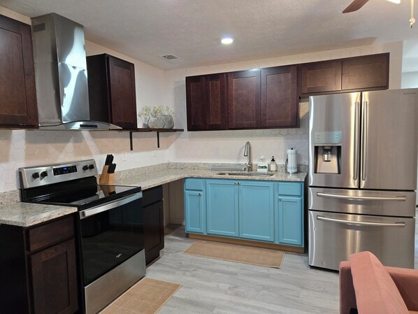 Fridge, microwave, oven, stovetop